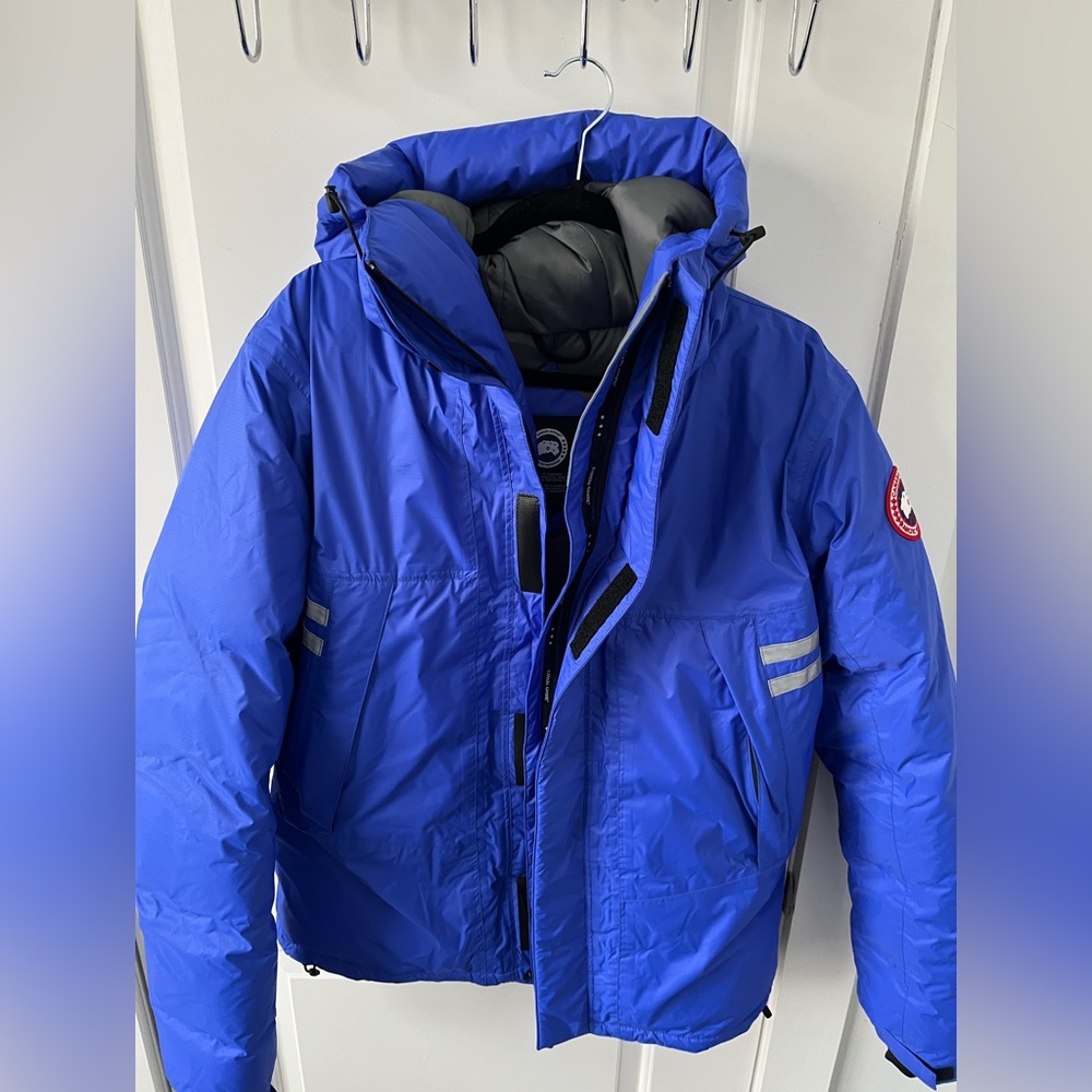 Canada Goose Puffer | Mountaineer Jacket | Size: M | Barely Used - Good as New